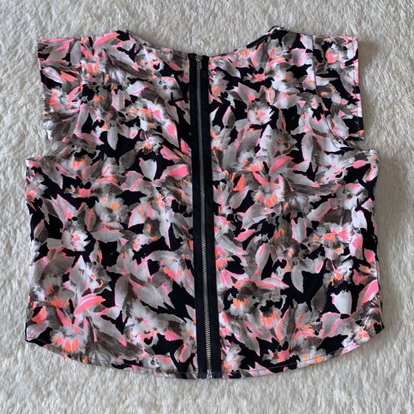 B Jewel crop top size medium - Picture 6 of 16